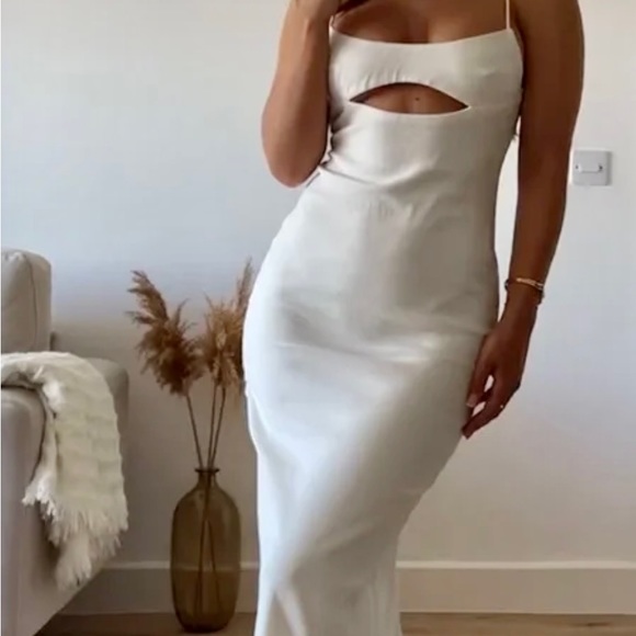 White Backless Bodycon Hallow Out Midi Dress - Picture 6 of 15